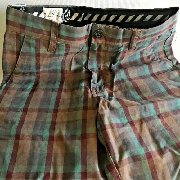 Vintage NWT Volcom Cargo Plaid shorts Youth - Picture 5 of 8